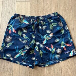 Men’s navy floral birds Patagonia Baggies shorts